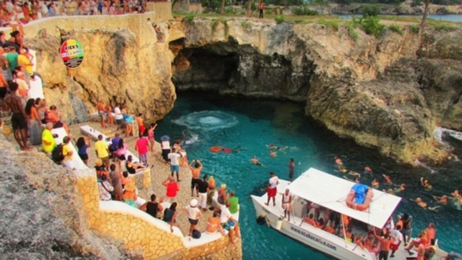 overview-of-ricks-cafe-1024x706